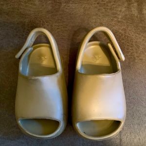 YEEZY SLIDE INFANT "Pure" Size 5C
